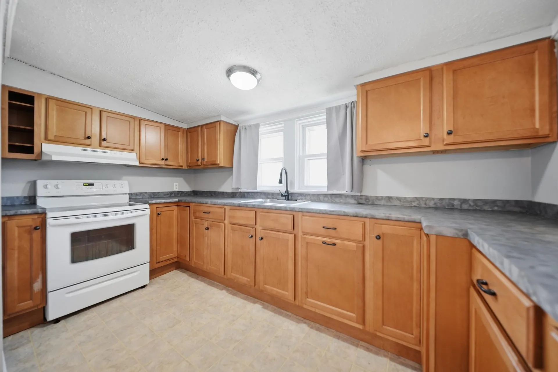 58 Cottage Avenue Manchester NH 03103