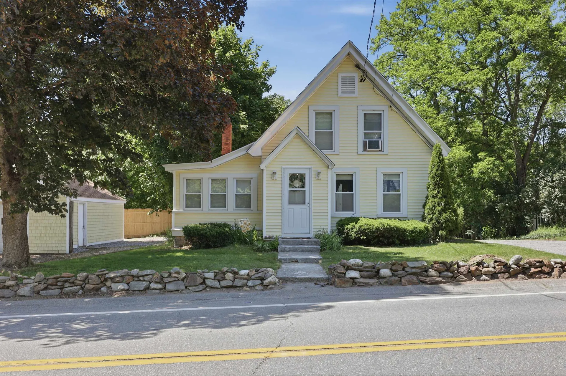 15 S Main Street Newton NH 03858