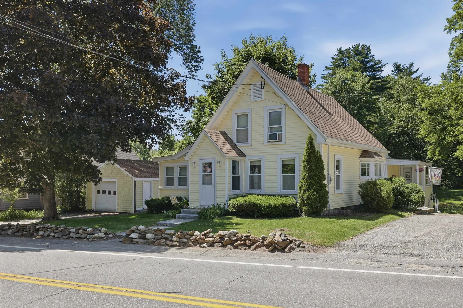 15 S Main Street Newton NH 03858