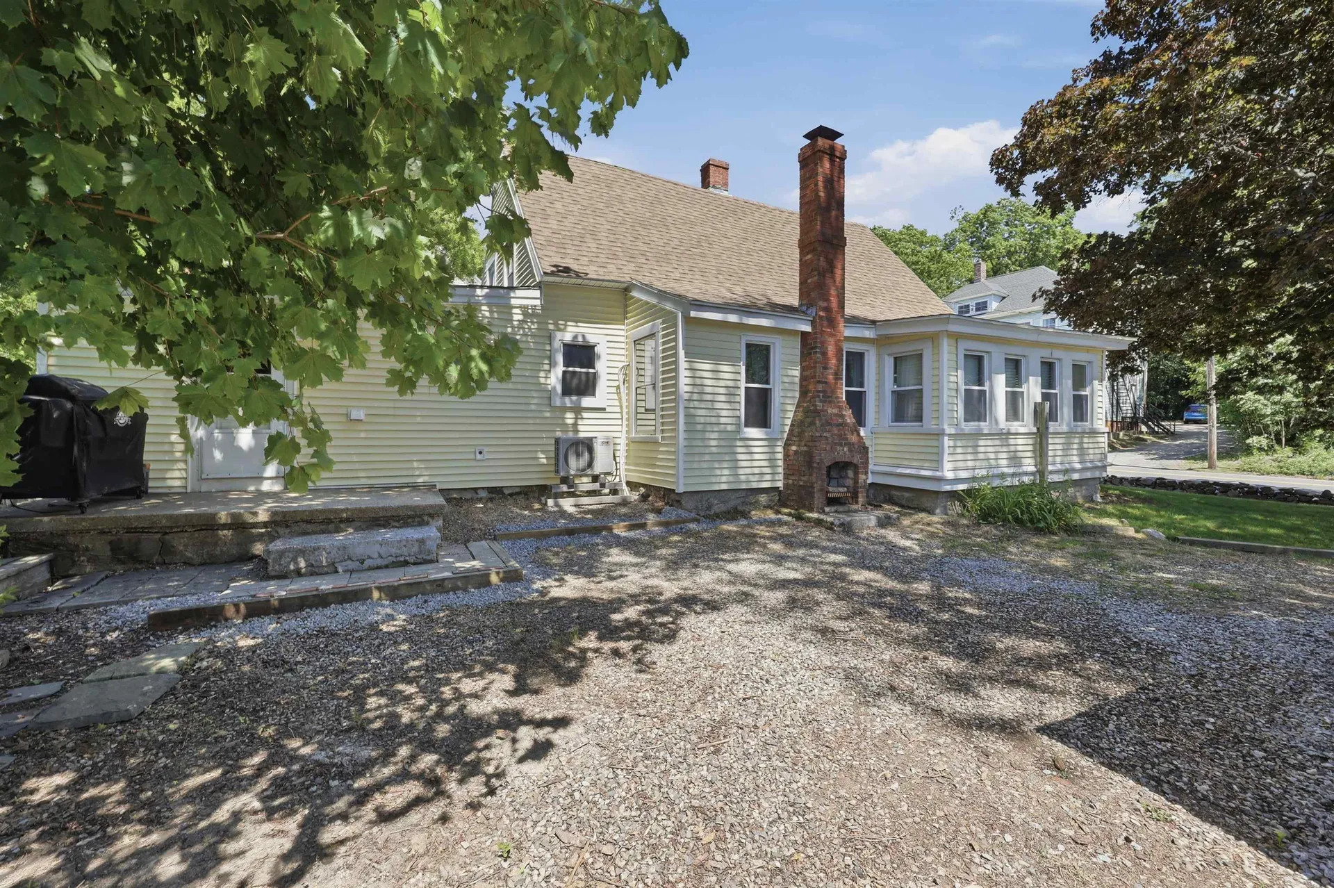15 S Main Street Newton NH 03858