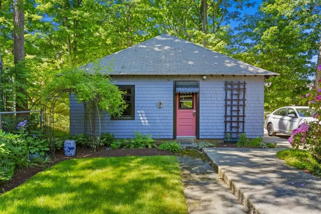 52 Whipple Road Kittery ME 03904