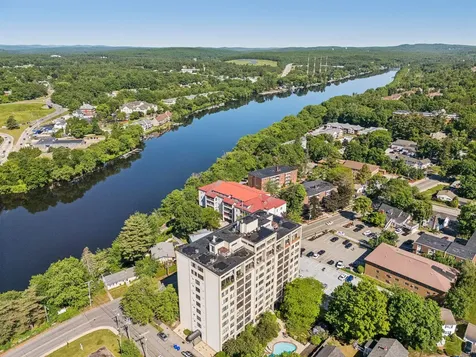 55 River Road Manchester NH 03104