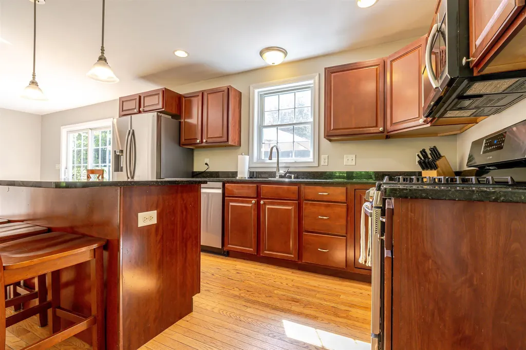 877 River Road Weare NH 03281