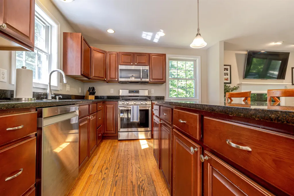 877 River Road Weare NH 03281