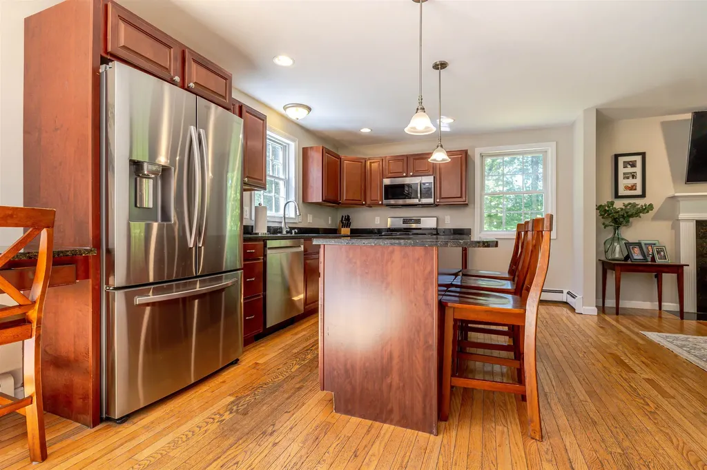 877 River Road Weare NH 03281