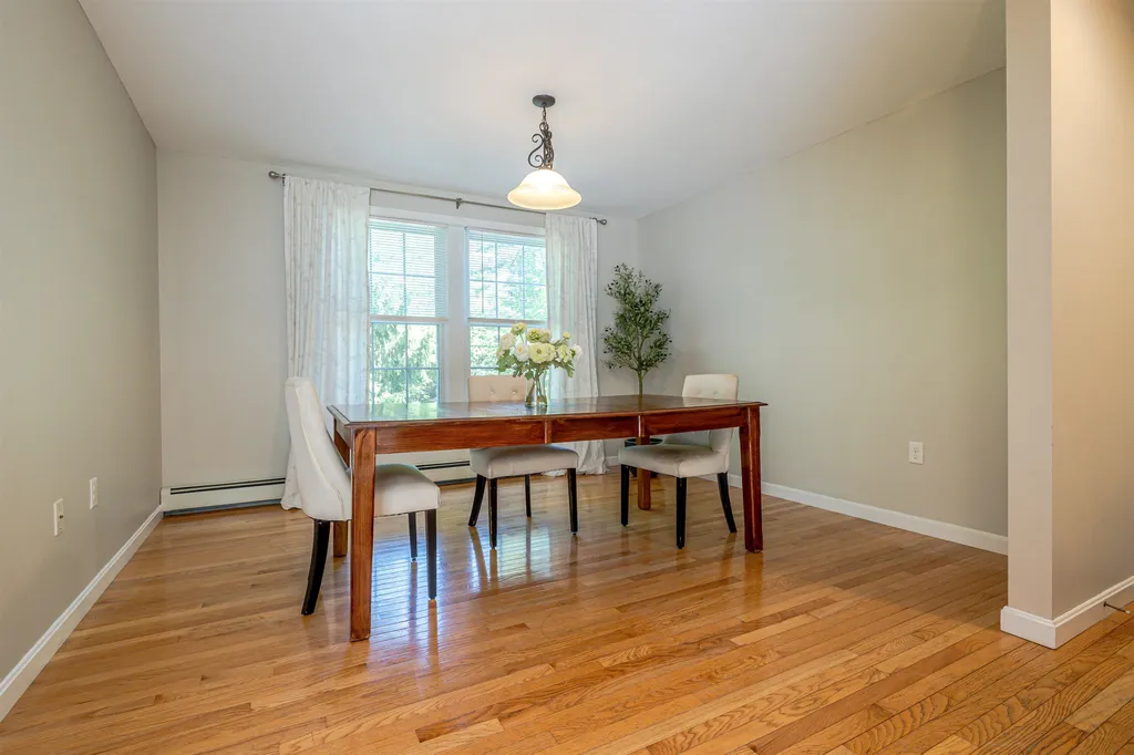 877 River Road Weare NH 03281