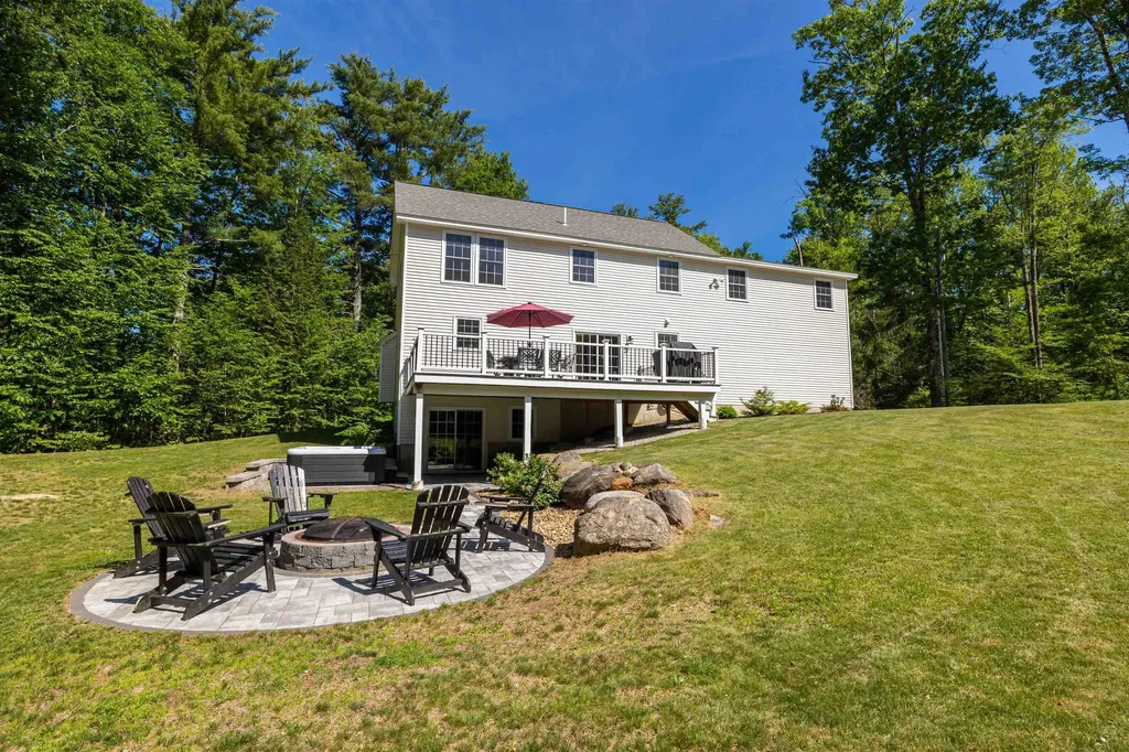 877 River Road Weare NH 03281