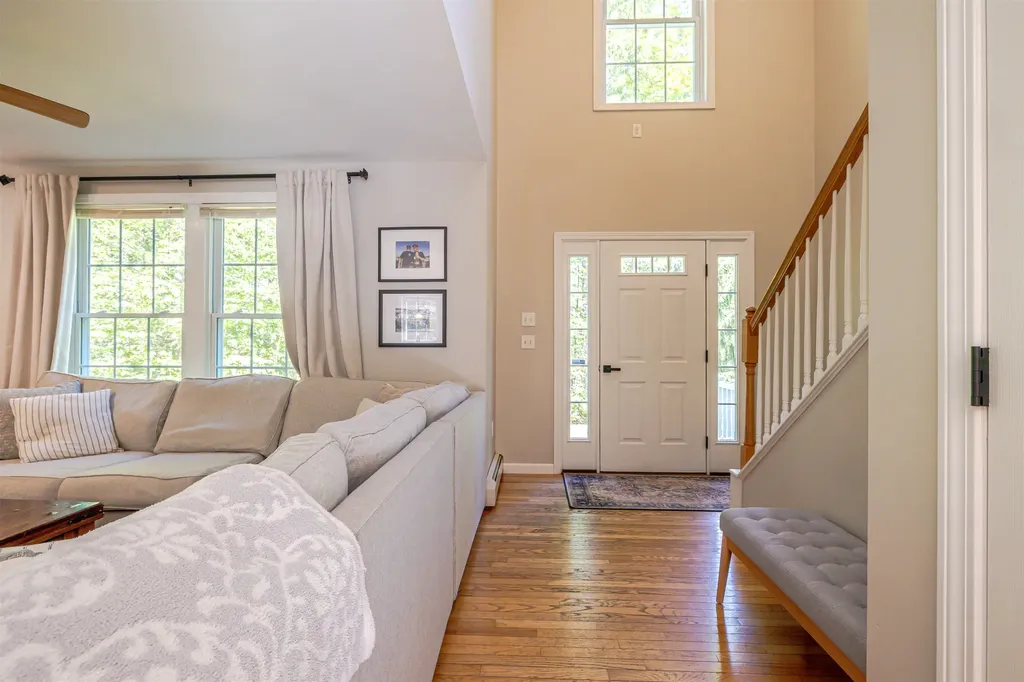 877 River Road Weare NH 03281