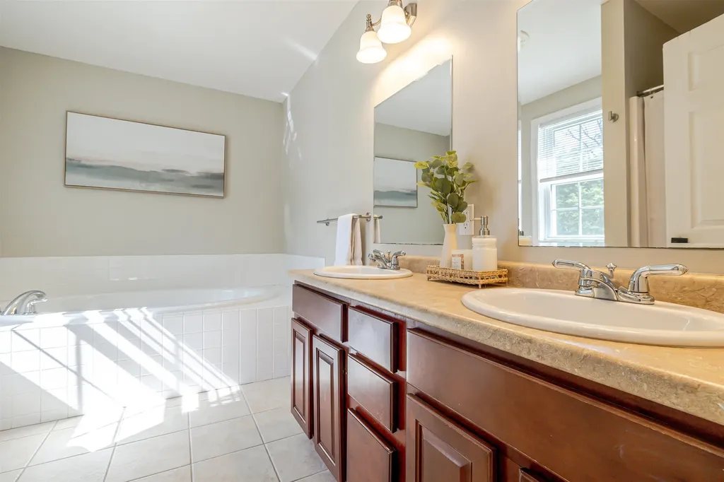 877 River Road Weare NH 03281