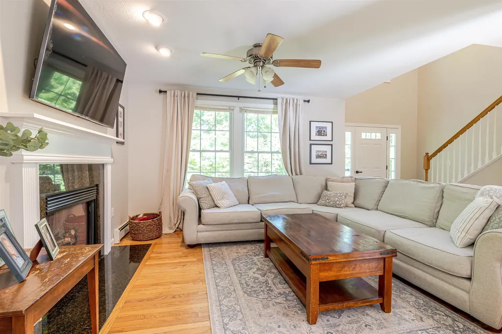877 River Road Weare NH 03281