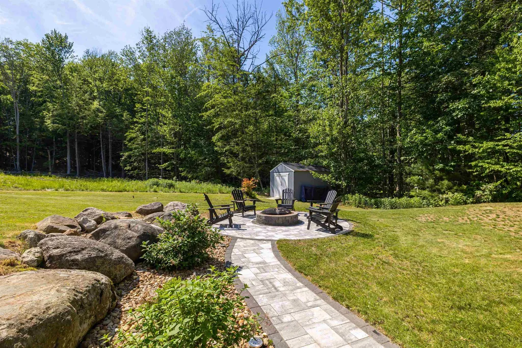 877 River Road Weare NH 03281