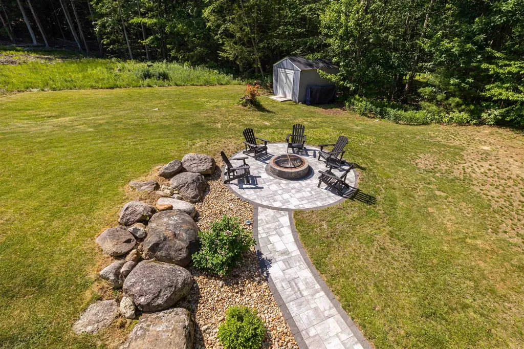 877 River Road Weare NH 03281