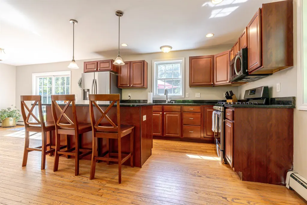 877 River Road Weare NH 03281