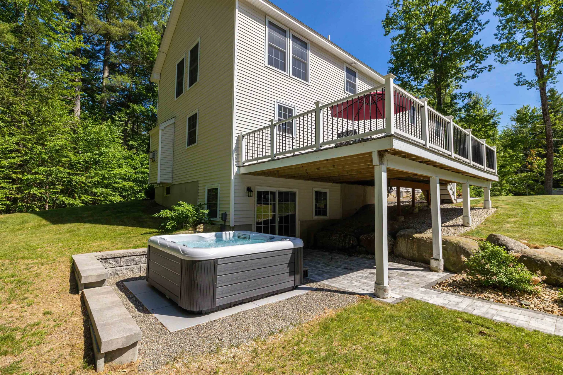 877 River Road Weare NH 03281