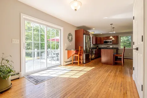 877 River Road Weare NH 03281
