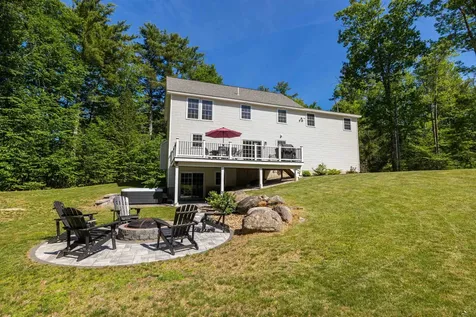 877 River Road Weare NH 03281
