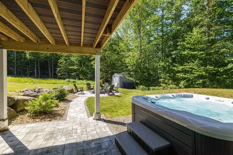 877 River Road Weare NH 03281
