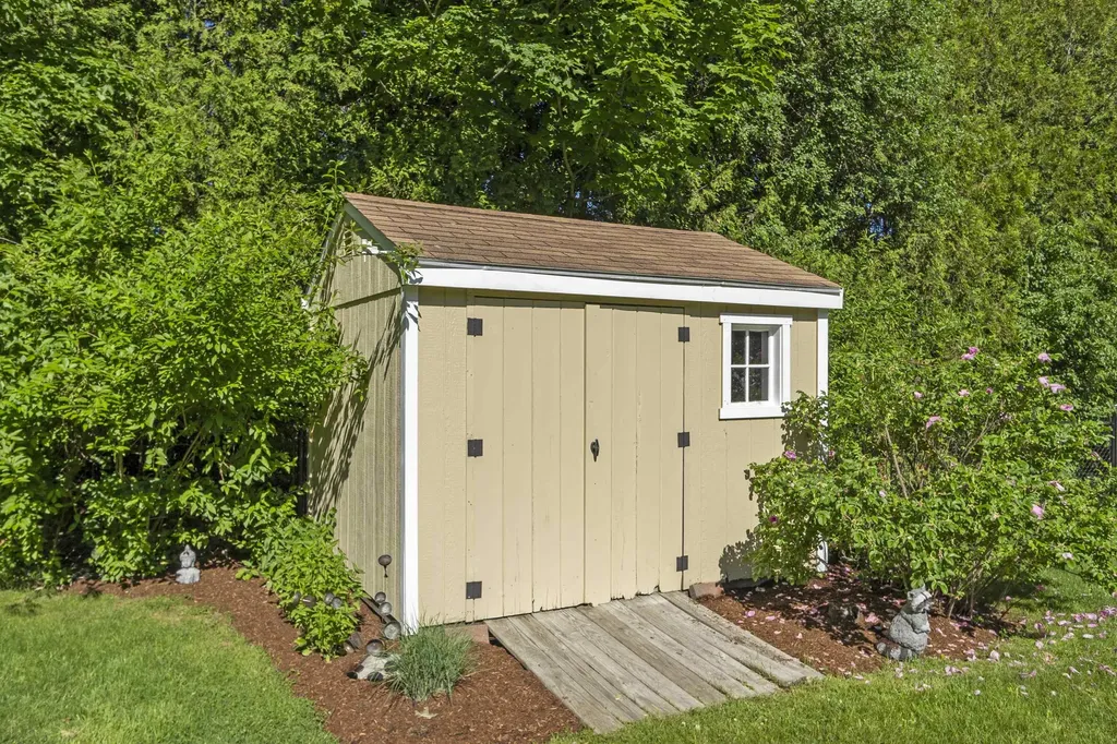 20 Haines Brook Farm Lane Greenland NH 03840