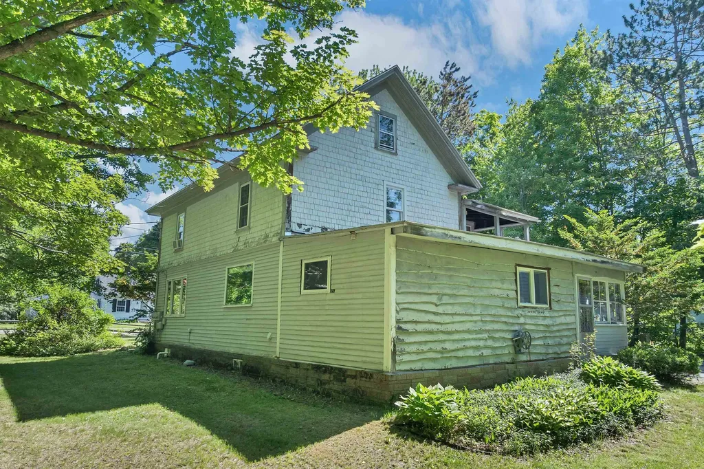 9 Crescent Street Laconia NH 03246