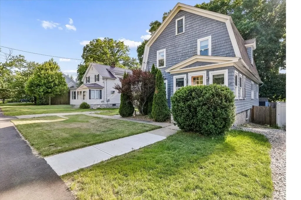 838 Maple Street Manchester NH 03104