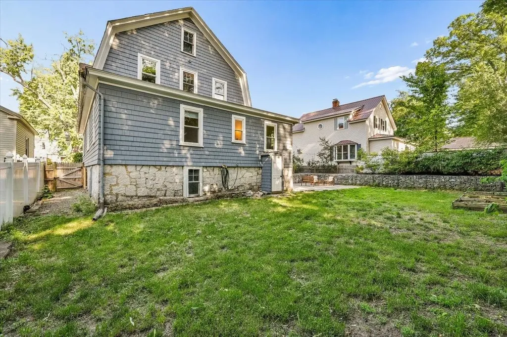 838 Maple Street Manchester NH 03104