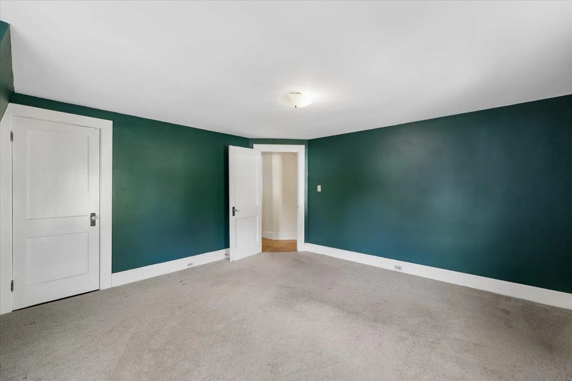 838 Maple Street Manchester NH 03104