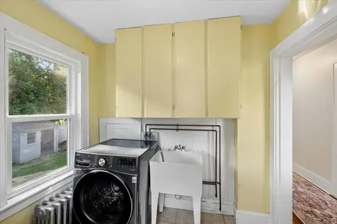 838 Maple Street Manchester NH 03104