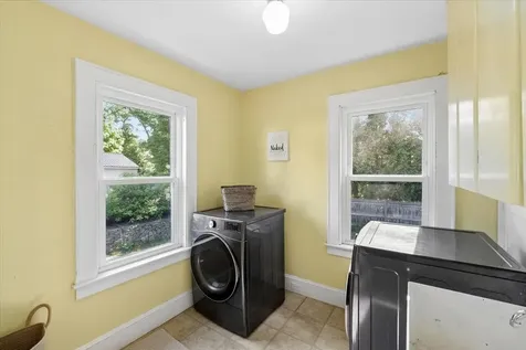 838 Maple Street Manchester NH 03104