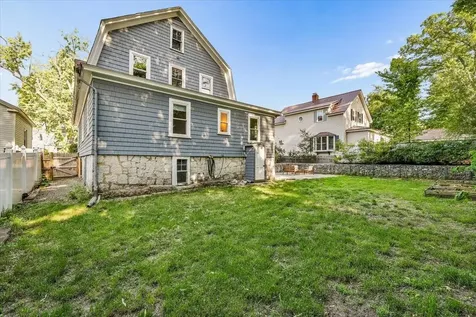 838 Maple Street Manchester NH 03104