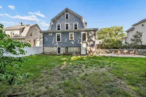 838 Maple Street Manchester NH 03104