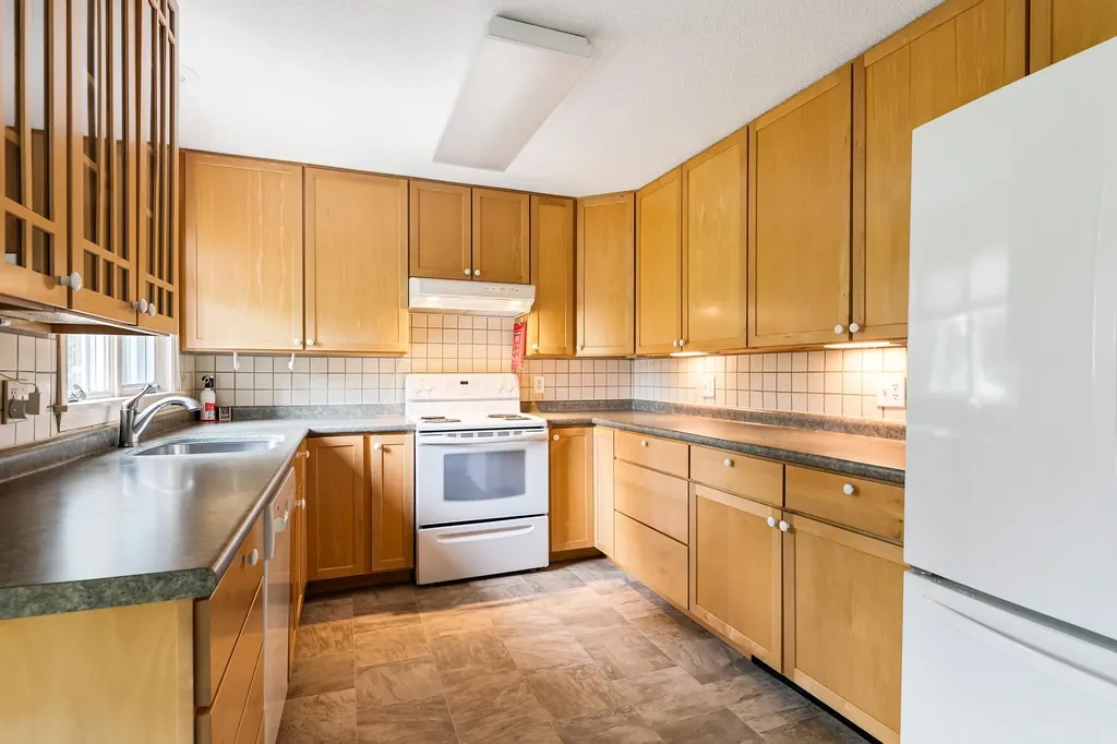128 Hilltop Place New London NH 03257