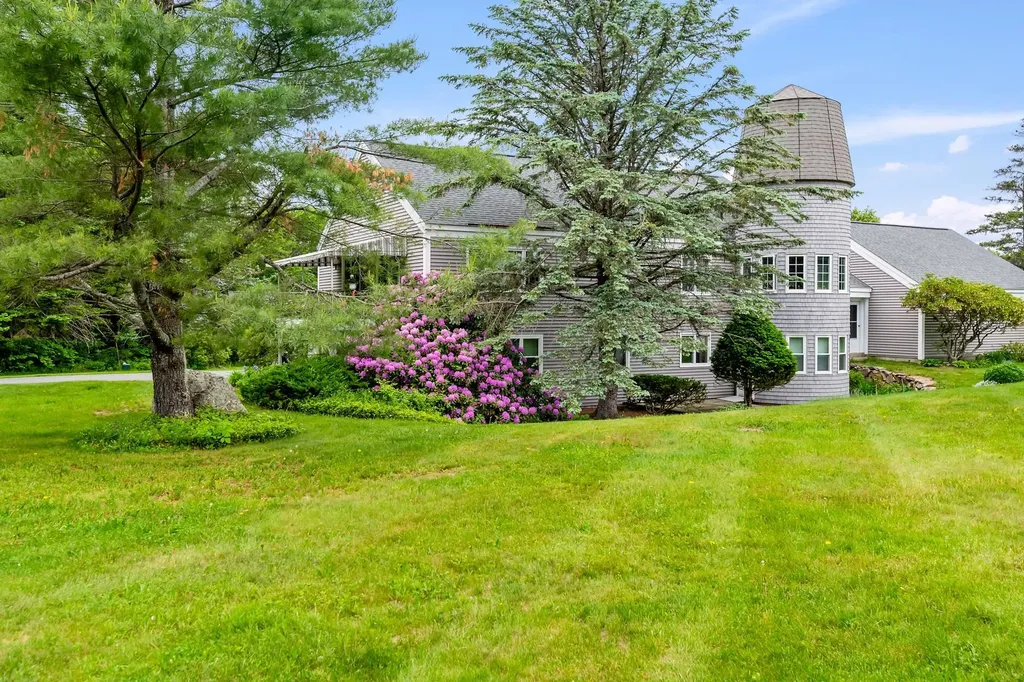 128 Hilltop Place New London NH 03257