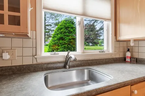 128 Hilltop Place New London NH 03257