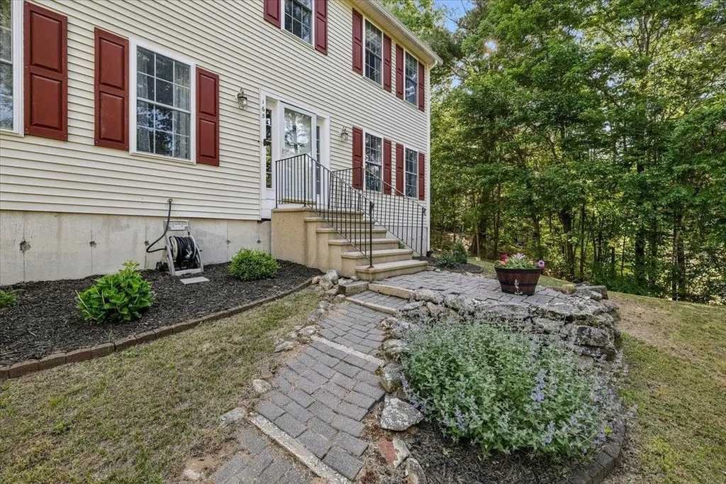 165 Governors Road Pittsfield NH 03263