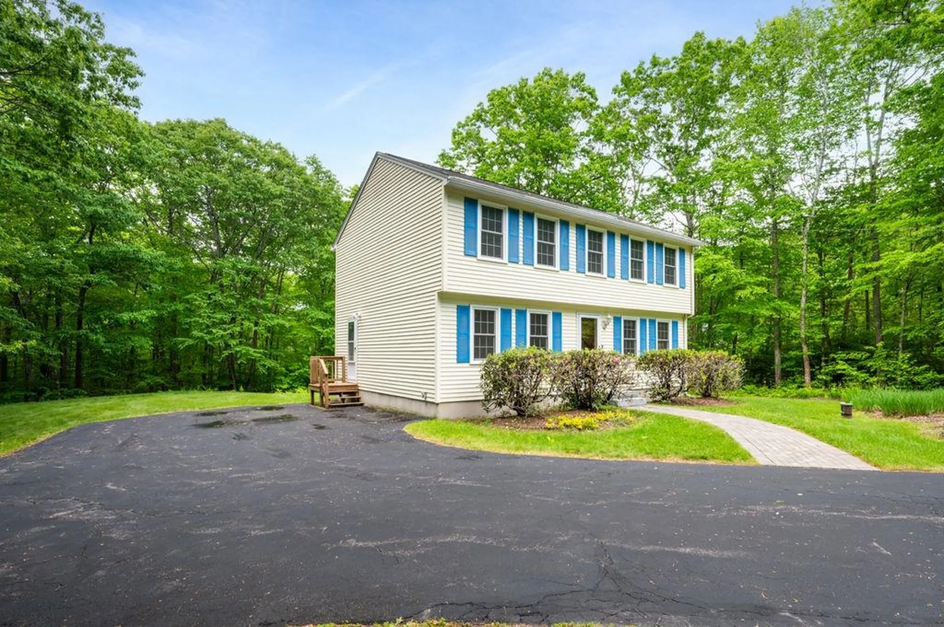 43 Sage Court Goffstown NH 03045