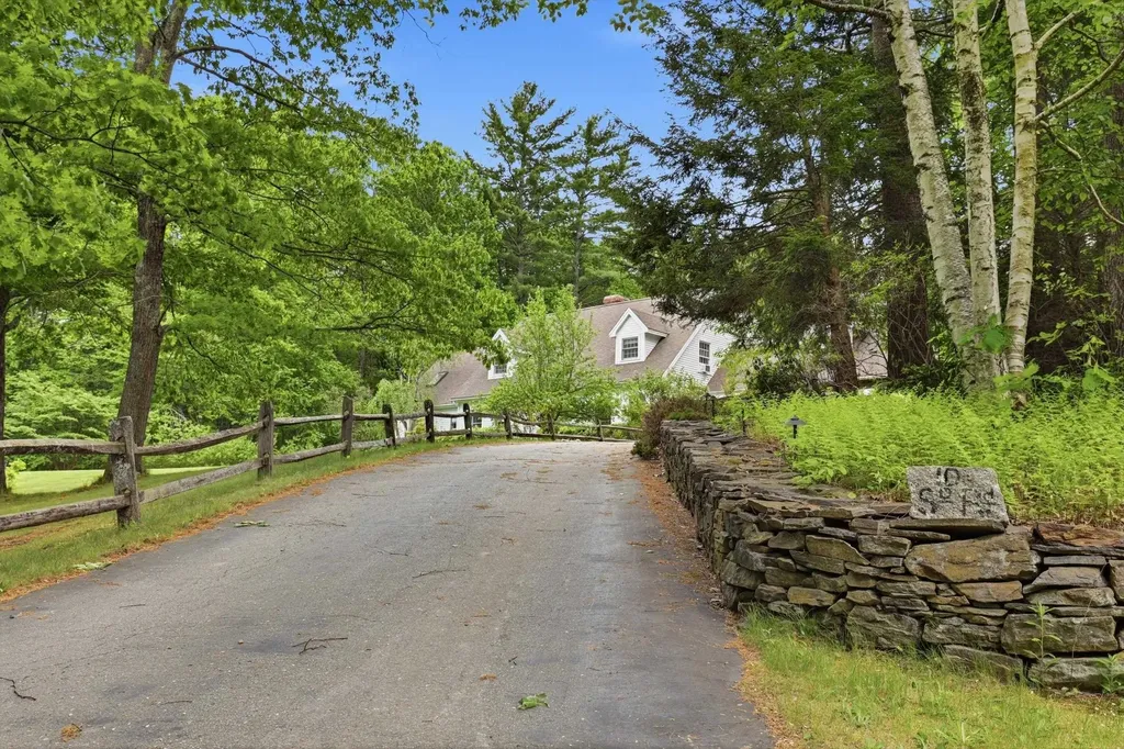 28 Island Road Deerfield NH 03037