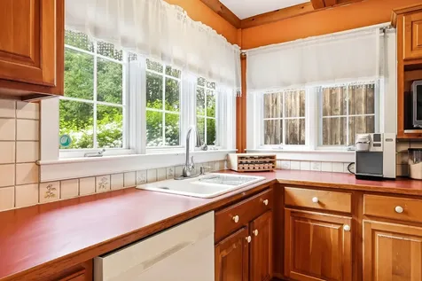 28 Island Road Deerfield NH 03037