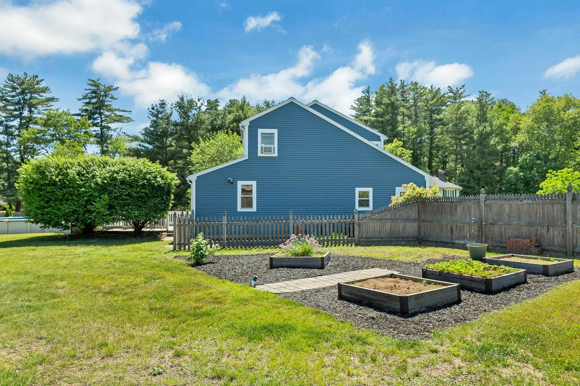 14 Juniper Lane Nashua NH 03063