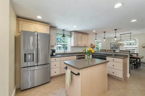 14 Juniper Lane Nashua NH 03063