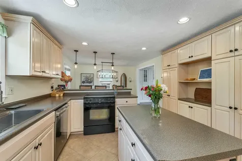 14 Juniper Lane Nashua NH 03063