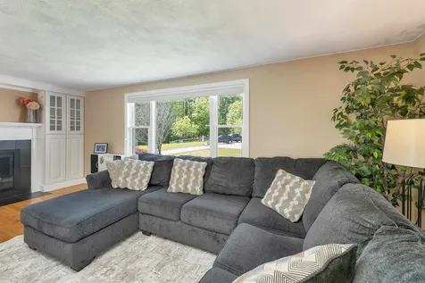 14 Juniper Lane Nashua NH 03063