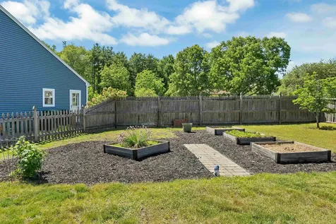 14 Juniper Lane Nashua NH 03063