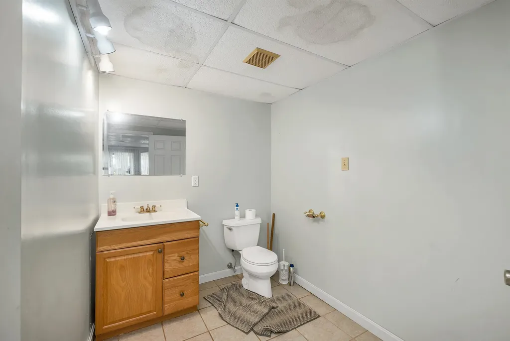 12 Goslin Way New Durham NH 03855