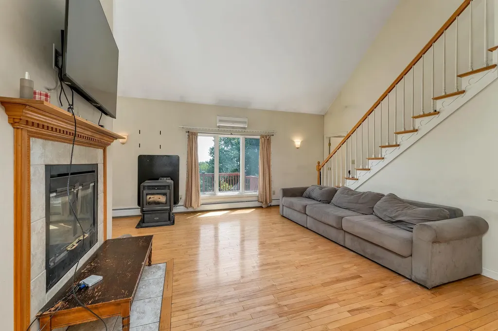 12 Goslin Way New Durham NH 03855