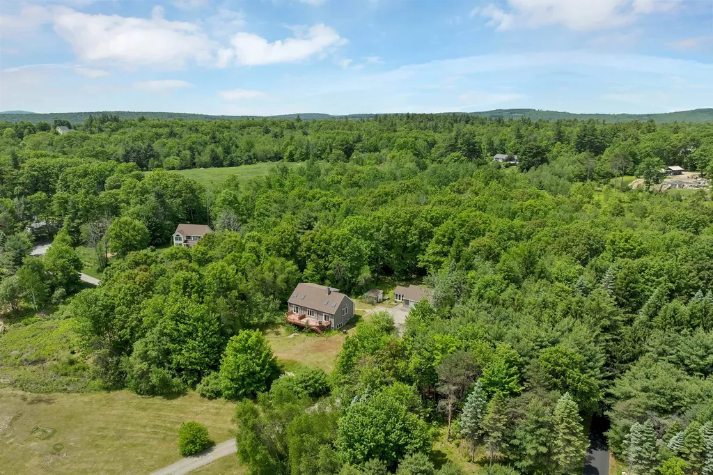 12 Goslin Way New Durham NH 03855