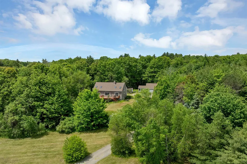 12 Goslin Way New Durham NH 03855