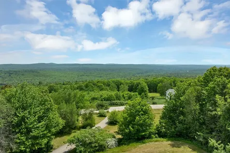 12 Goslin Way New Durham NH 03855