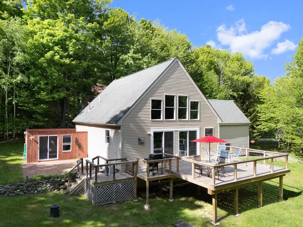 8 Deer Run Wilmington VT 05363