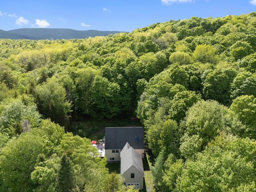 8 Deer Run Wilmington VT 05363