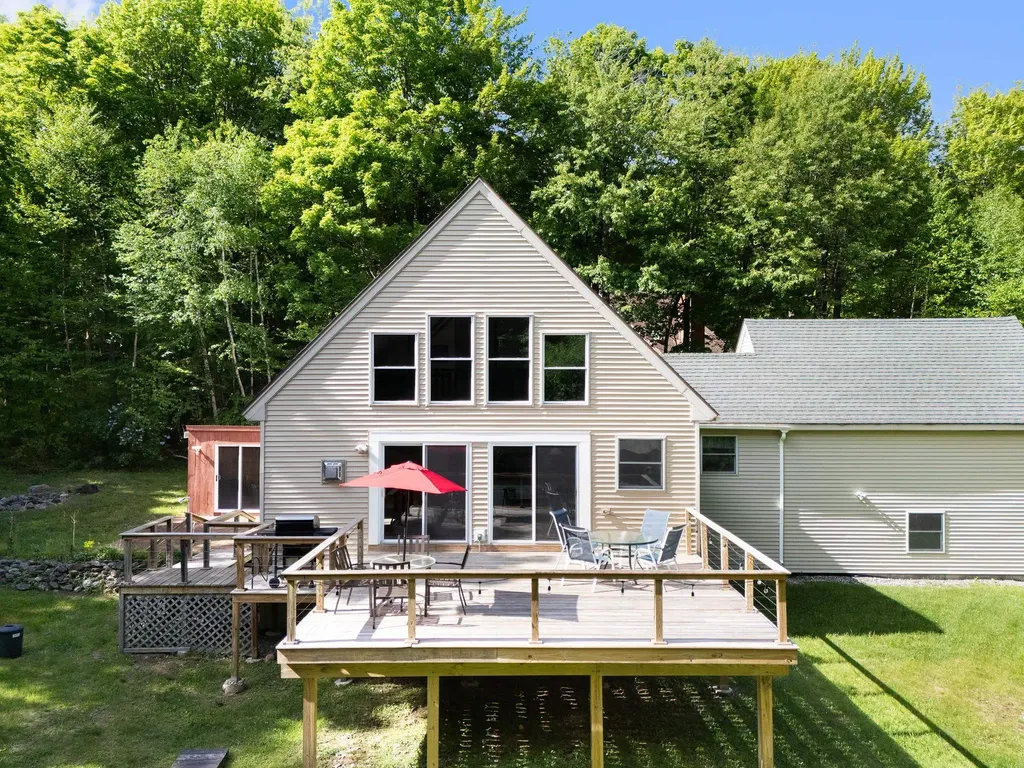 8 Deer Run Wilmington VT 05363
